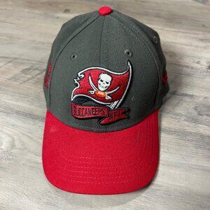 New Era 39Thirty Tampa Bay Buccaneers NFL Hat Gray & Red Embroidered Cap Stretch